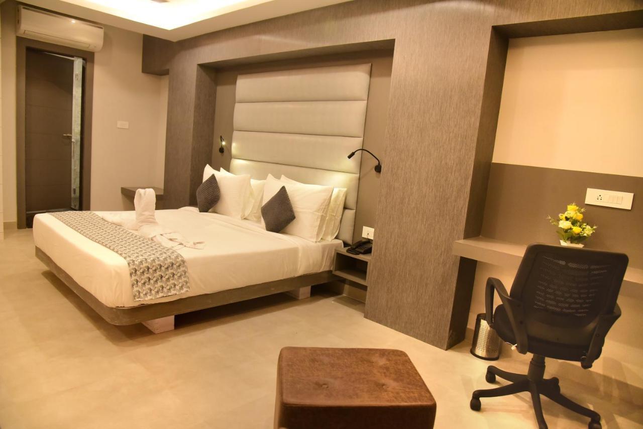 Hotel Rishiraj, Nagaon Nagaon  Екстер'єр фото