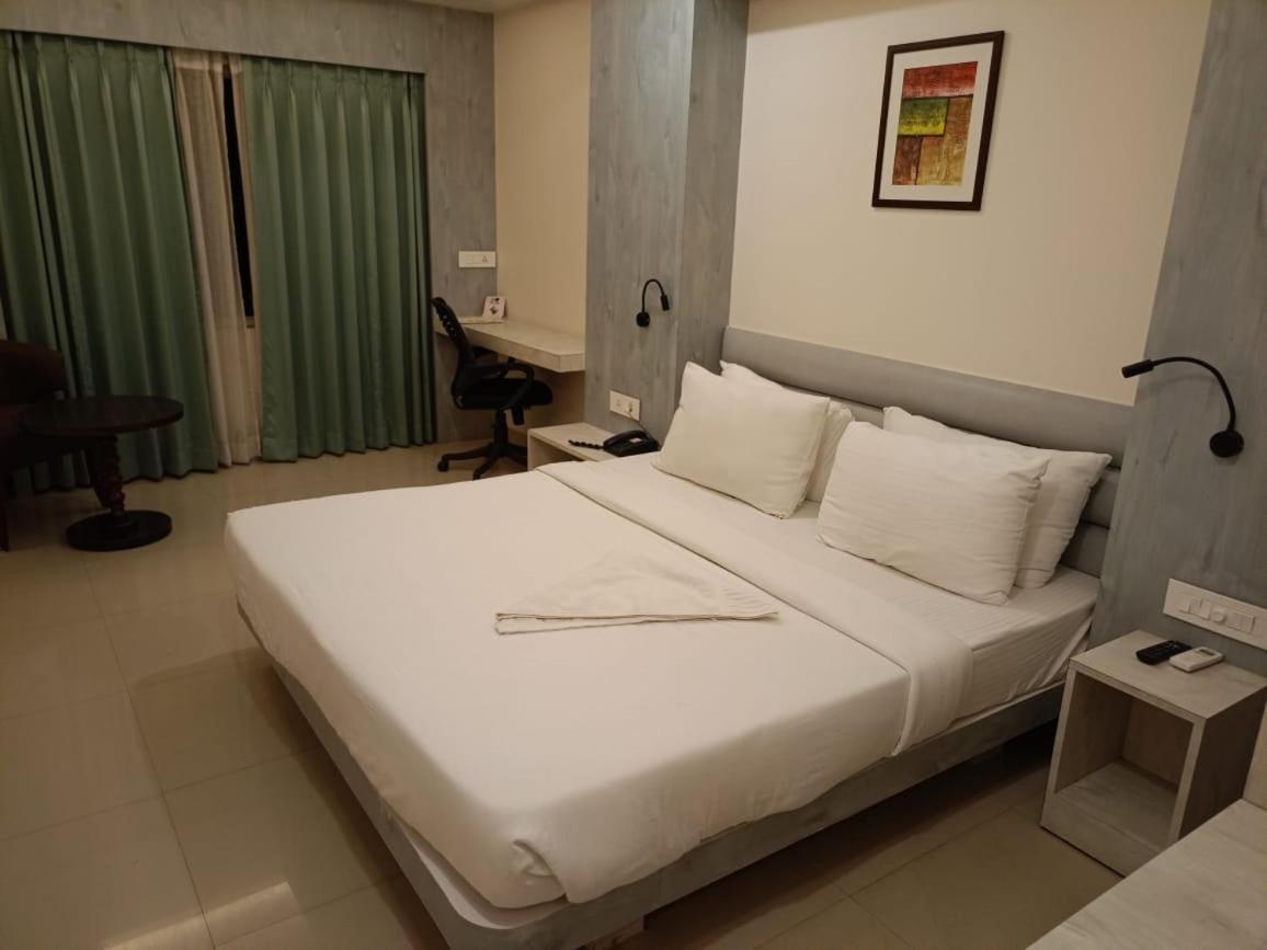 Hotel Rishiraj, Nagaon Nagaon  Екстер'єр фото