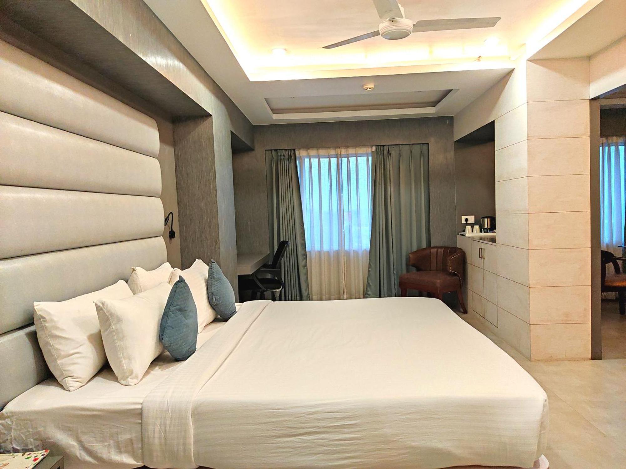 Hotel Rishiraj, Nagaon Nagaon  Екстер'єр фото