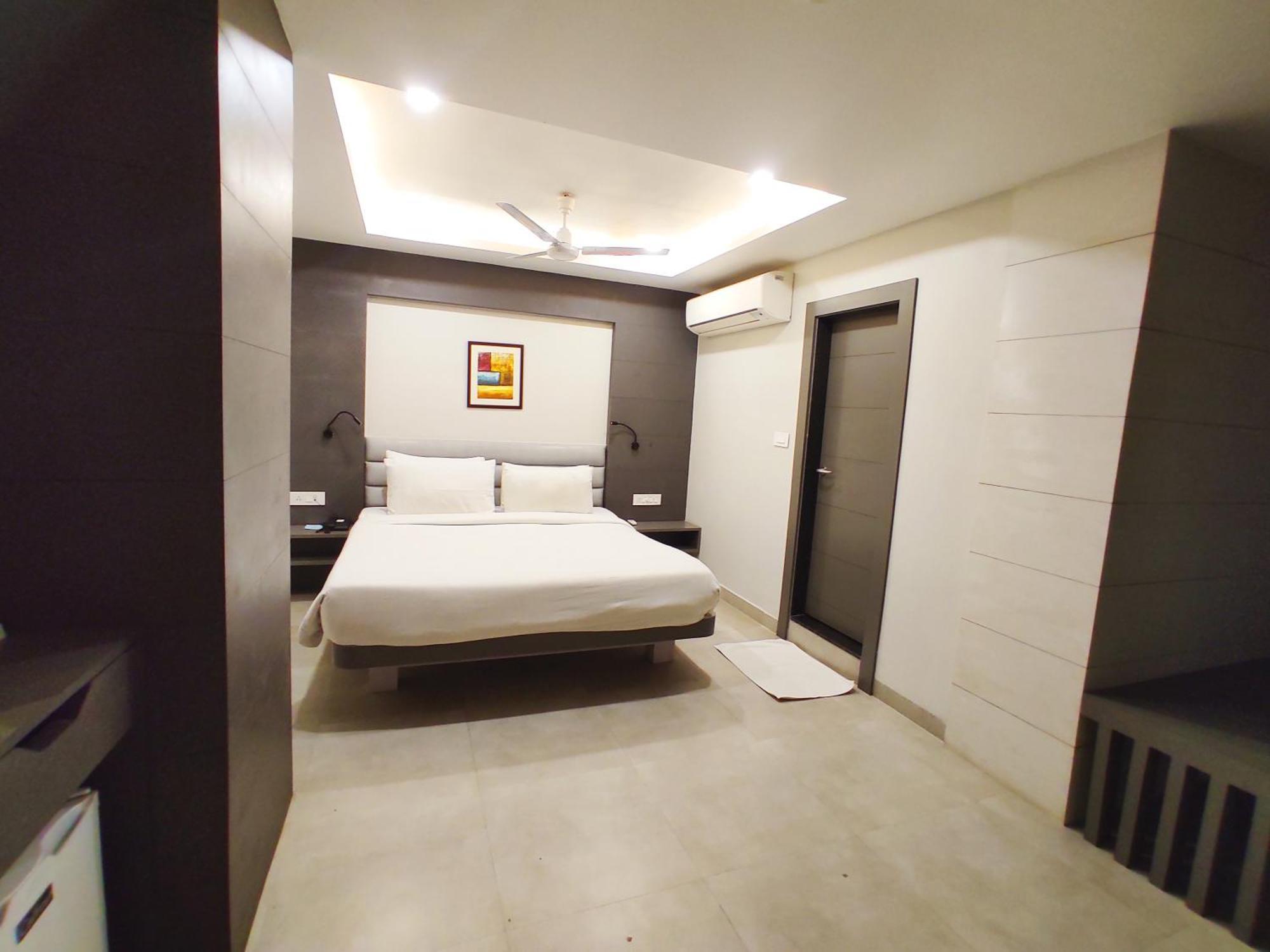 Hotel Rishiraj, Nagaon Nagaon  Екстер'єр фото