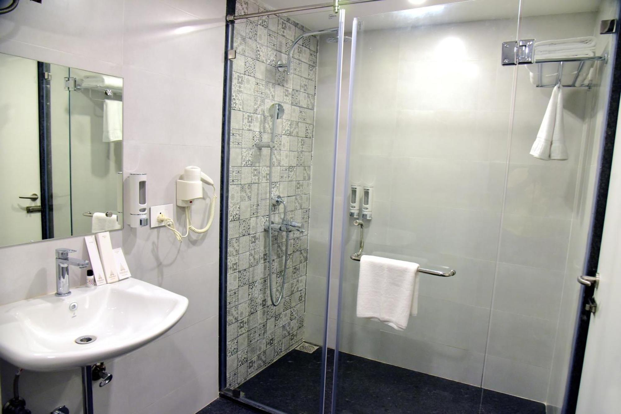 Hotel Rishiraj, Nagaon Nagaon  Екстер'єр фото
